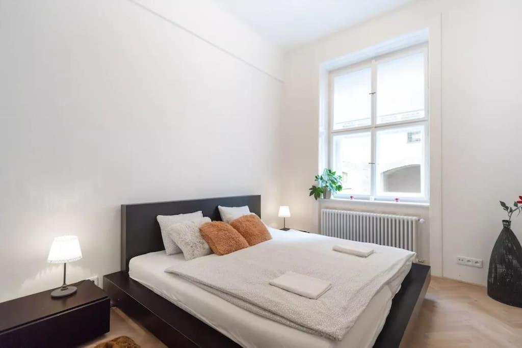 Luxury Apartment On Old Town Square Prague Exterior photo