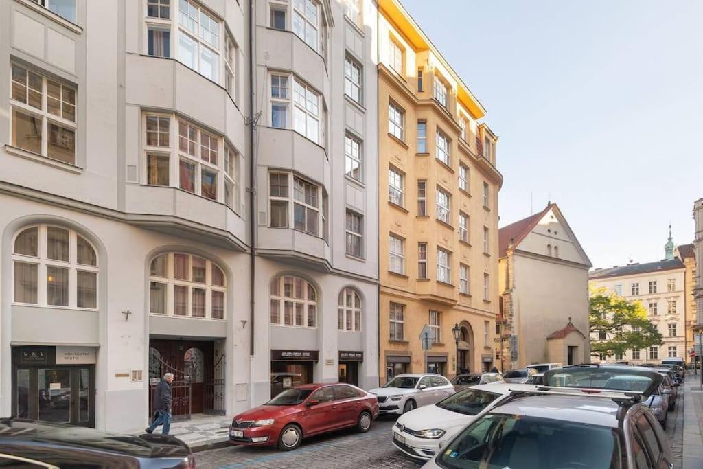 Luxury Apartment On Old Town Square Prague Exterior photo